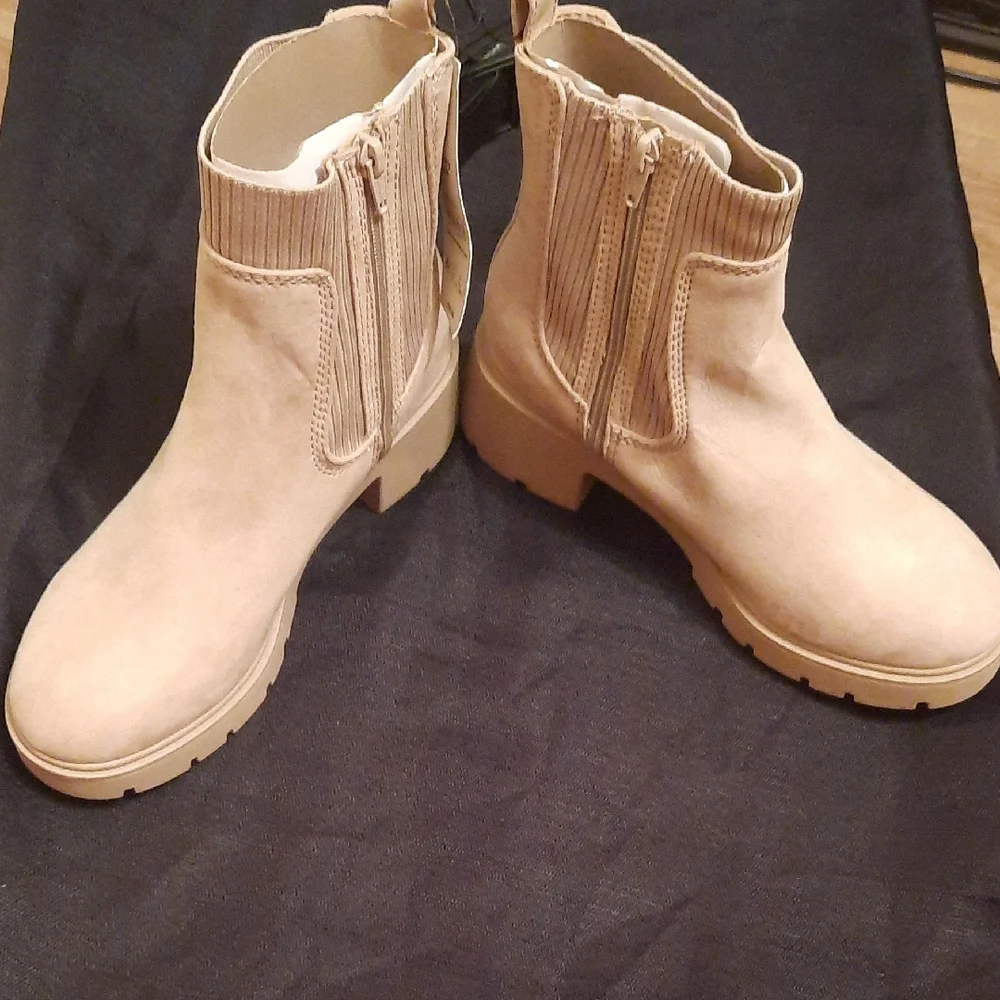 Womens Size 9 No Boundaries Beige Ankle Boots New With Tags Side Zipper - Picture 4 of 7